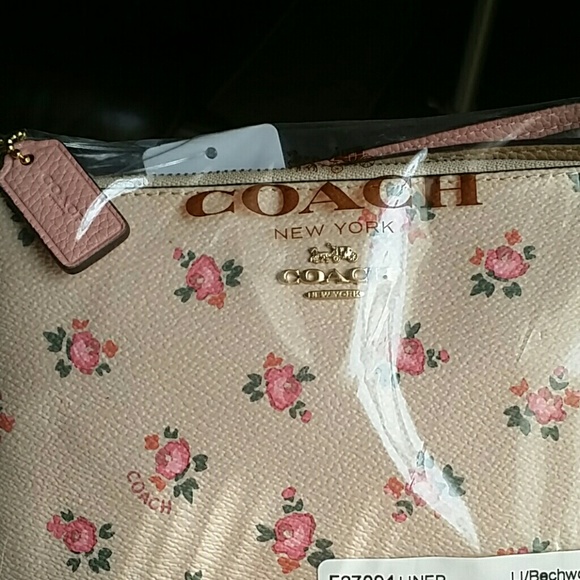 🌷COACH FLORAL BLOOM WRISTLET🌷🌷 - Picture 6 of 7